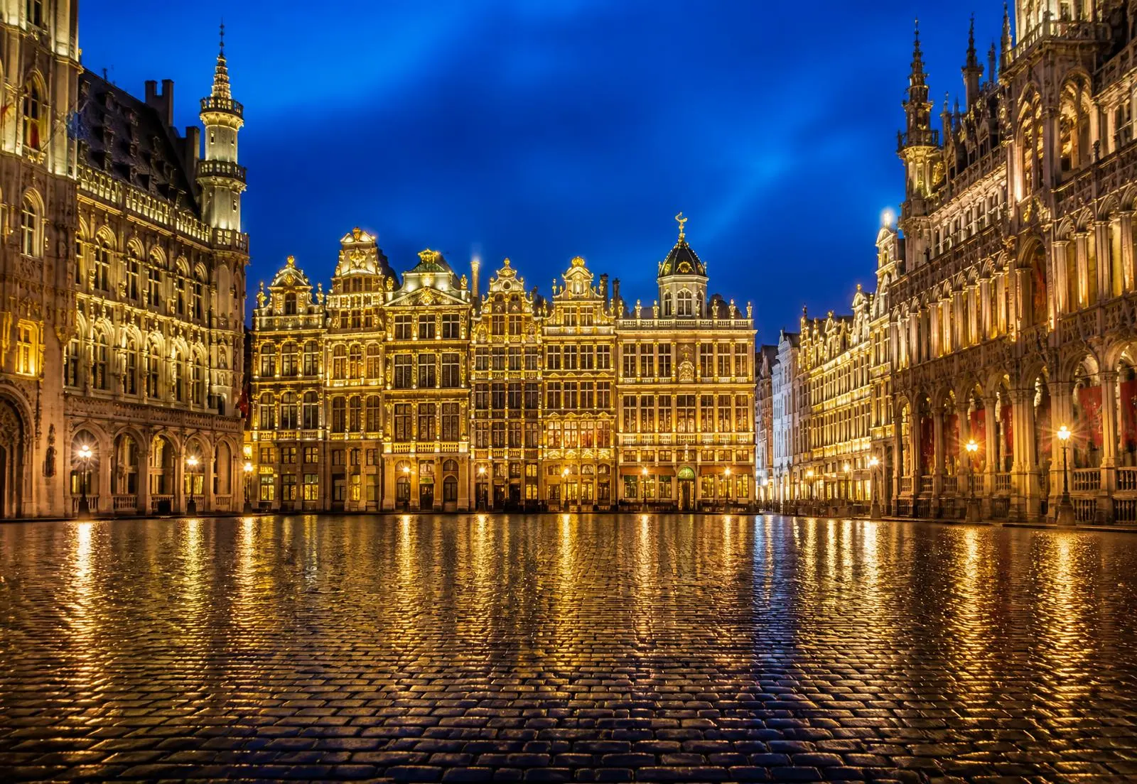 De Grote Markt van Brussel bij avond